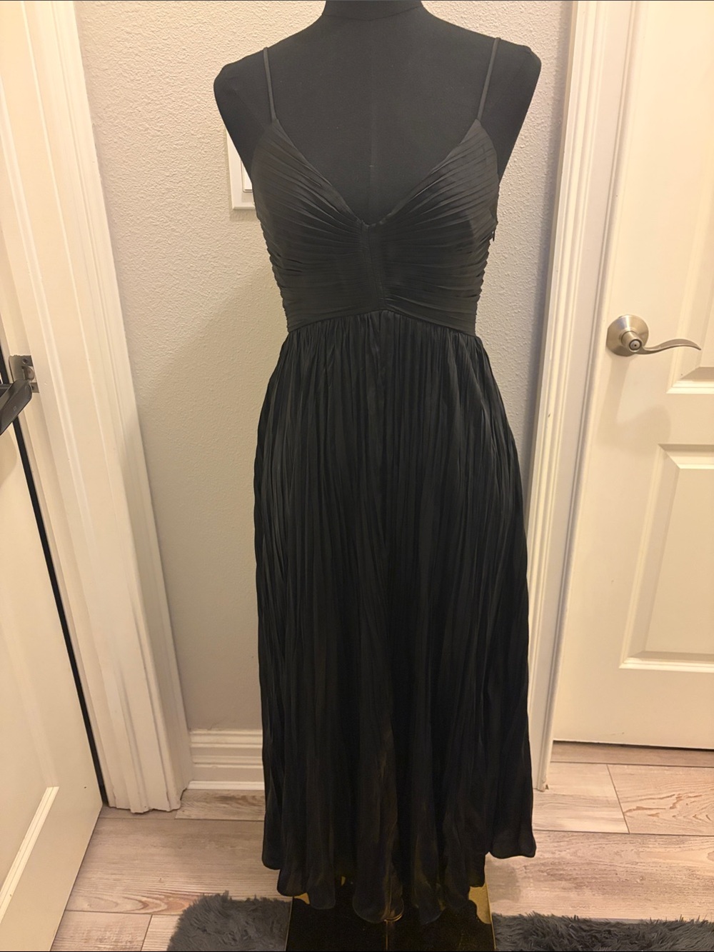 ASTR The Label Maeve Black Midi Dress Size Small - Picture 2 of 6